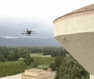 Traitement d'un nid de frelons par drone